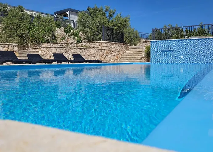 The Sea View With Pool