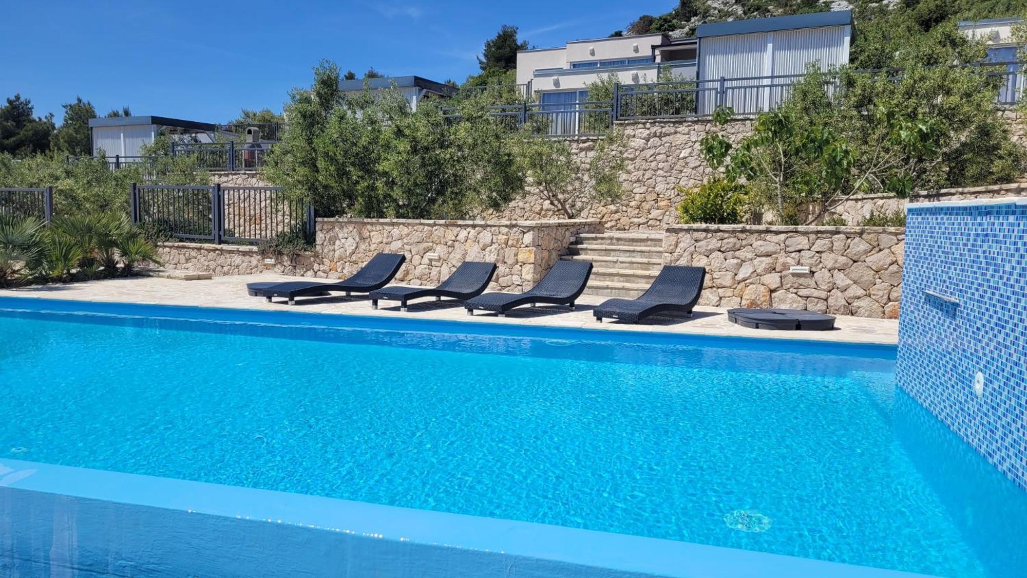 The Sea View With Pool Semesterbostad Drage